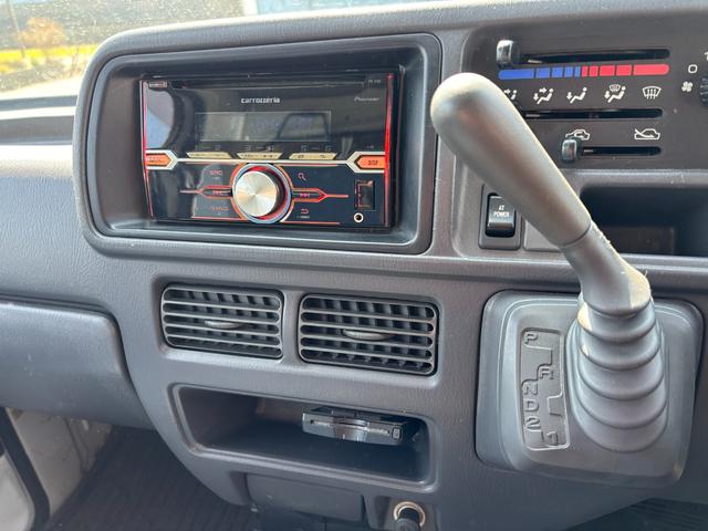 サンバートラック ＴＣ　禁煙車　ＥＴＣ　タイミングベルト交換済　オートマ　パワステ　エアコン付き　ＣＤ（3枚目）