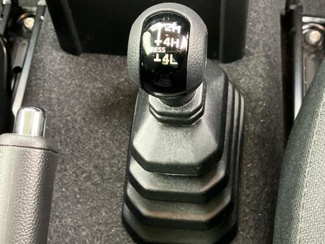 ＷＥＣＡＲＳでは各商談席に大型モニターをご用意しております！見やすい大画面でゆったりと全国の在庫をご覧いただけます！是非ご来店お待ちしております！