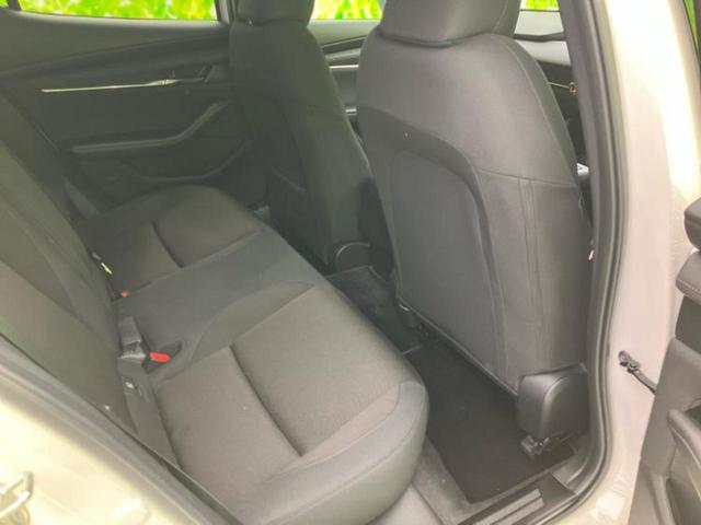 ＭＡＺＤＡ３ファストバック ２０Ｓツーリング　ＢＯＳＥ／保証書／ディスプレイオーディオ１０インチ／アイアクティブセンス（マツダ）／シートヒーター　前席／全方位モニター／車線逸脱防止支援システム／ヘッドランプ　ＬＥＤ／ＵＳＢジャック　全周囲カメラ（5枚目）