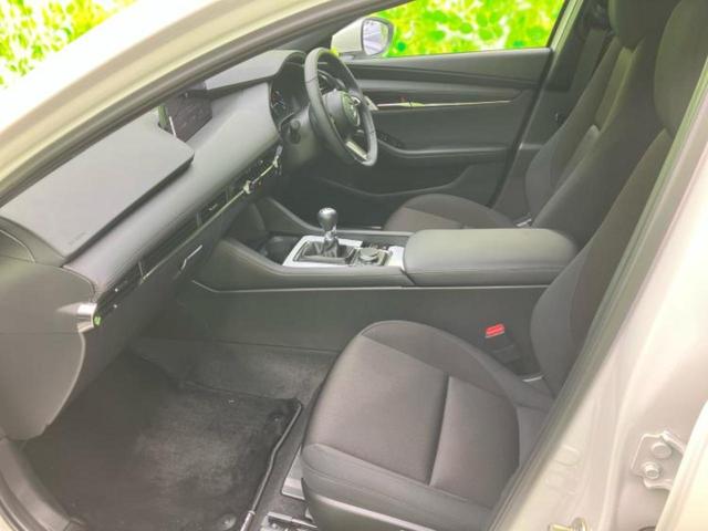 ＭＡＺＤＡ３ファストバック ２０Ｓツーリング　ＢＯＳＥ／保証書／ディスプレイオーディオ１０インチ／アイアクティブセンス（マツダ）／シートヒーター　前席／全方位モニター／車線逸脱防止支援システム／ヘッドランプ　ＬＥＤ／ＵＳＢジャック　全周囲カメラ（7枚目）