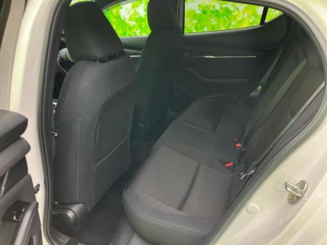 ＭＡＺＤＡ３ファストバック ２０Ｓツーリング　ＢＯＳＥ／保証書／ディスプレイオーディオ１０インチ／アイアクティブセンス（マツダ）／シートヒーター　前席／全方位モニター／車線逸脱防止支援システム／ヘッドランプ　ＬＥＤ／ＵＳＢジャック　全周囲カメラ（8枚目）