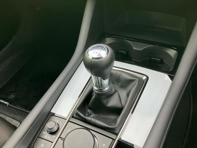 ＭＡＺＤＡ３ファストバック ２０Ｓツーリング　ＢＯＳＥ／保証書／ディスプレイオーディオ１０インチ／アイアクティブセンス（マツダ）／シートヒーター　前席／全方位モニター／車線逸脱防止支援システム／ヘッドランプ　ＬＥＤ／ＵＳＢジャック　全周囲カメラ（18枚目）