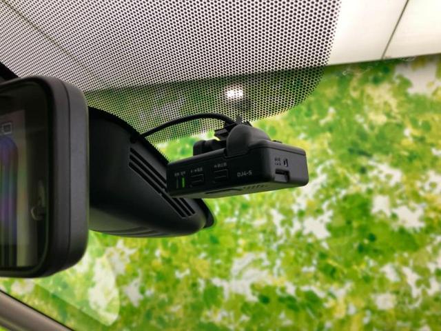 セレナ ｅパワーハイウェイスターＶ　保証書／社外　１１インチ　ＳＤナビ／フリップダウンモニター　社外　１２．８インチ／インテリジェントルームミラー／エマージェンシーブレーキ／両側電動スライドドア／車線逸脱防止支援システム　後席モニター（44枚目）