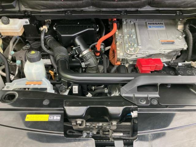 セレナ ｅパワーハイウェイスターＶ　保証書／社外　１１インチ　ＳＤナビ／フリップダウンモニター　社外　１２．８インチ／インテリジェントルームミラー／エマージェンシーブレーキ／両側電動スライドドア／車線逸脱防止支援システム　後席モニター（61枚目）