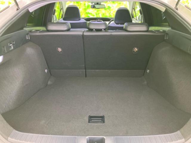 プリウス Ａツーリングセレクション　新品タイヤ／純正エアロ／保証書／純正　９インチ　ＳＤナビ／トヨタセーフティセンス／シートヒーター　前席／車線逸脱防止支援システム／シート　合皮／パーキングアシスト　自動操舵　リフトアップ　フルエアロ（19枚目）