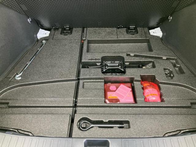 プリウス Ａツーリングセレクション　新品タイヤ／純正エアロ／保証書／純正　９インチ　ＳＤナビ／トヨタセーフティセンス／シートヒーター　前席／車線逸脱防止支援システム／シート　合皮／パーキングアシスト　自動操舵　リフトアップ　フルエアロ（25枚目）