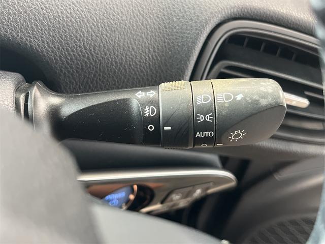 プリウス Ｓセーフティプラス　１年保証付・禁煙車・純正ナビ・ＴＶ・ＣＤ・ＤＶＤ・Ｂｌｕｅｔｏｏｔｈ・バックモニター・トヨタセーフティ・パーキングアシスト・クルーズコントロール・ヘッドアップディスプレイ・クリアランスソナー・ドラレコ（14枚目）