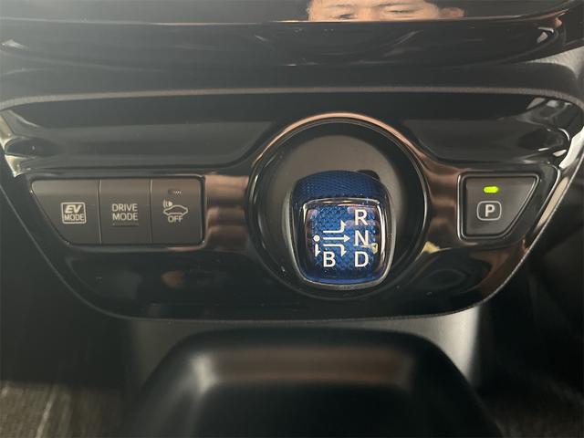 プリウス Ｓセーフティプラス　１年保証付・禁煙車・純正ナビ・ＴＶ・ＣＤ・ＤＶＤ・Ｂｌｕｅｔｏｏｔｈ・バックモニター・トヨタセーフティ・パーキングアシスト・クルーズコントロール・ヘッドアップディスプレイ・クリアランスソナー・ドラレコ（23枚目）