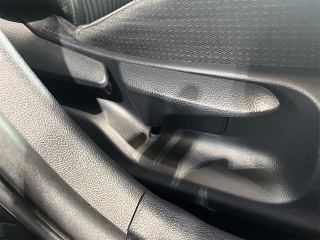 プリウス Ｓセーフティプラス　１年保証付・禁煙車・純正ナビ・ＴＶ・ＣＤ・ＤＶＤ・Ｂｌｕｅｔｏｏｔｈ・バックモニター・トヨタセーフティ・パーキングアシスト・クルーズコントロール・ヘッドアップディスプレイ・クリアランスソナー・ドラレコ（41枚目）