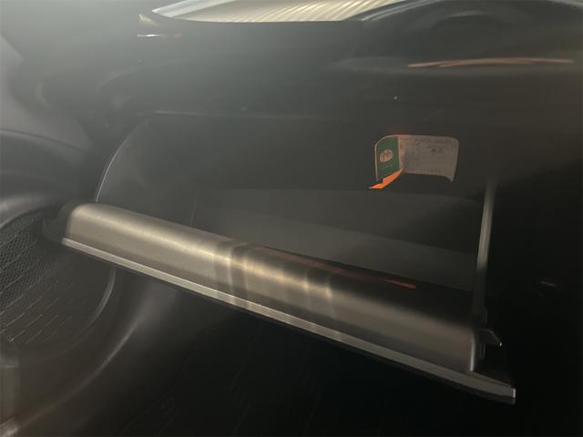 プリウス Ｓセーフティプラス　１年保証付・禁煙車・純正ナビ・ＴＶ・ＣＤ・ＤＶＤ・Ｂｌｕｅｔｏｏｔｈ・バックモニター・トヨタセーフティ・パーキングアシスト・クルーズコントロール・ヘッドアップディスプレイ・クリアランスソナー・ドラレコ（43枚目）