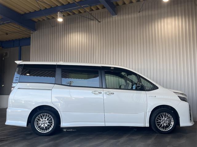 ヴォクシー ハイブリッドＺＳ　煌　１年保証付・禁煙車・純正ナビ・ＴＶ・ＣＤ・ＤＶＤ・Ｂｌｕｅｔｏｏｔｈ・バックモニター・トヨタセーフティ・クルーズコントロール・両側パワースライド・シートヒーター・ＬＥＤオートライト・ドラレコ・ＥＴＣ（28枚目）