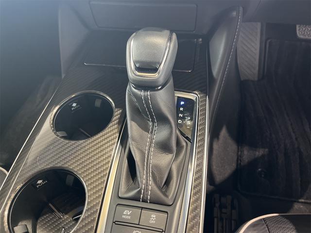 クラウンハイブリッド ＲＳアドバンス　１年保証付・禁煙車・ムーンルーフ・黒レザーシート・デジタルインナーミラー・シートエアコン・ＥＴＣ２．０・ナビ・ＴＶ・ＤＶＤ・Ｂｌｕｅｔｏｏｔｈ・バックモニター・トヨタセーフティ・クルーズコントロール（23枚目）