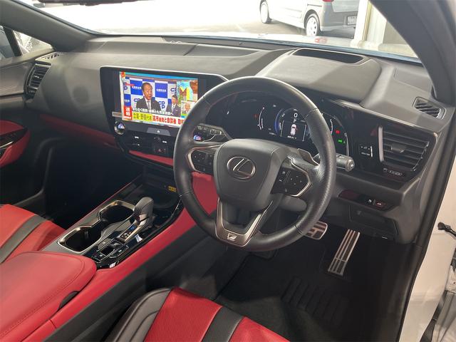 ＮＸ ＮＸ３５０ｈ　Ｆスポーツ　１年保証付・禁煙車・１オーナー・パノラマルーフ・デジタルインナーミラー・前後ドラレコ・ルーフレール・おくだけ充電・ナビ・ＴＶ・パノラミックビューモニター・レクサスセーフティ・赤黒レザーシート・ＥＴＣ（46枚目）