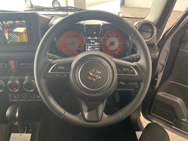 アイドリングストップ・クルーズコントロール・ステアリングリモコン・リアセンサー・シートヒーター・ＬＥＤオートライト・フォグランプ・オートエアコン・ヘッドライトウォッシャー・本革巻ステアリング　　　　→