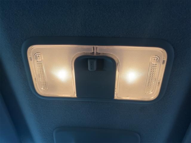 デジタルインナーミラー、ヘッドアップディスプレイ、ステアリングリモコン、電子ブレーキホールド、両側パワースライドドア、ハンズフリー、パワーバックドア、パワーシート、シートエアコン、シートヒーター　　→