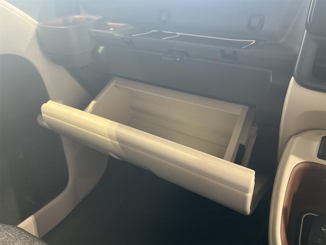 シエンタ ハイブリッドＺ　１年保証付・禁煙車・トヨタチームメイト・純正１５インチＡＷ・パノラミックビューモニター・前後ドラレコ・ビルトインＥＴＣ２．０・天井サーキュレーター・純正１０型ナビ・Ｂｌｕｅｔｏｏｔｈ・トヨタセーフティ（44枚目）