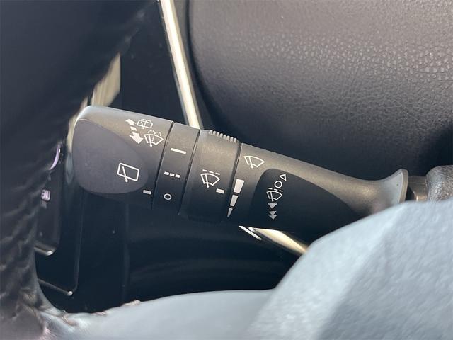 プリウス Ｓツーリングセレクション　１年保証付・禁煙車・モデリスタ・バックモニター・トヨタセーフティ・ステアリングリモコン・フォグ・ナビ・ＴＶ・ＤＶＤ・Ｂｌｕｅｔｏｏｔｈ・クルーズコントロール・シートヒーター・黒レザーシート・ドラレコ（13枚目）