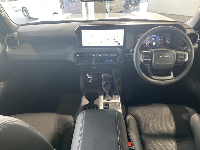 ランドクルーザー２５０ ＶＸ　１年保証付・禁煙車・１オーナー・トヨタチームメイト・丸目ＬＥＤオートライト・ムーンルーフ・ナビ・Ｂｌｕｅｔｏｏｔｈ・パノラミックビューモニター・トヨタセーフティ・クルーズコントロール・黒レザーシート（8枚目）