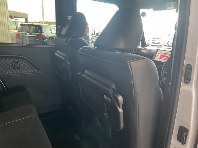 シートクーラー、シートメモリー、ＬＥＤライト、フォグランプ、オートライト、オートハイビーム、本革シート、レザーシート、プッシュスタート、スマートキー、アルミホイール（ＡＷ）　　　　　　　　　　　　　→