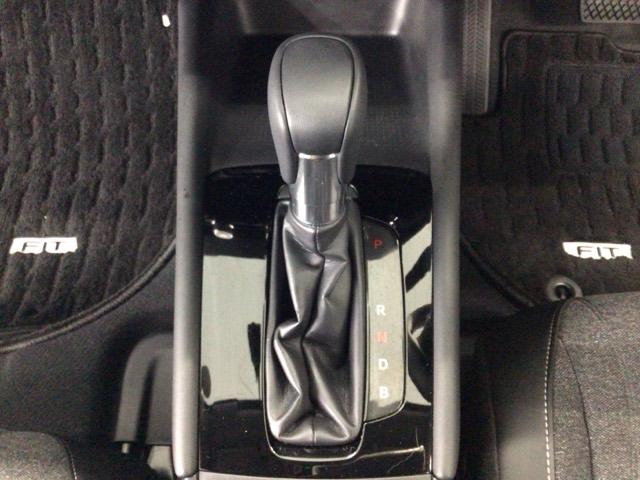 フィット ｅ：ＨＥＶホームブラックスタイル　デモカーＵＰ・ＬＥＤ・ディスプレイオーディオ・純正ＡＷ・ホンダＣＯＮＮＥＣＴ　オートライト　Ｂカメラ　１オーナー　ＬＥＤライト　クリアランスソナー　サイドＳＲＳ　オートクルーズコントロール　ＶＳＡ（25枚目）