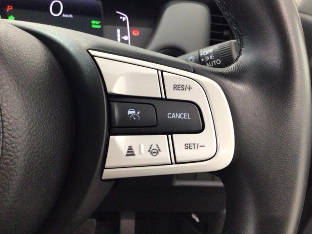 フィット ｅ：ＨＥＶホーム　デモカーＵＰ・ＬＥＤ・ホンダＣＯＮＮＥＣＴ・メモリナビ・バックカメラ・ＥＴＣ　前後誤発進抑制機能　クリソナ　助手席エアバッグ　運転席エアバッグ　１オナ　アイドリングストップ　ＬＥＤライト　ＵＳＢ接続（5枚目）