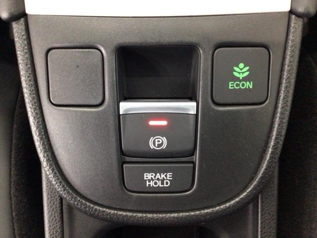 フィット ｅ：ＨＥＶホーム　デモカーＵＰ・ＬＥＤ・ホンダＣＯＮＮＥＣＴ・メモリナビ・バックカメラ・ＥＴＣ　前後誤発進抑制機能　クリソナ　助手席エアバッグ　運転席エアバッグ　１オナ　アイドリングストップ　ＬＥＤライト　ＵＳＢ接続（9枚目）