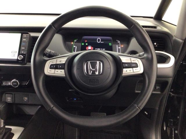 フィット ｅ：ＨＥＶホーム　デモカーＵＰ・ＬＥＤ・ホンダＣＯＮＮＥＣＴ・メモリナビ・バックカメラ・ＥＴＣ　前後誤発進抑制機能　クリソナ　助手席エアバッグ　運転席エアバッグ　１オナ　アイドリングストップ　ＬＥＤライト　ＵＳＢ接続（17枚目）