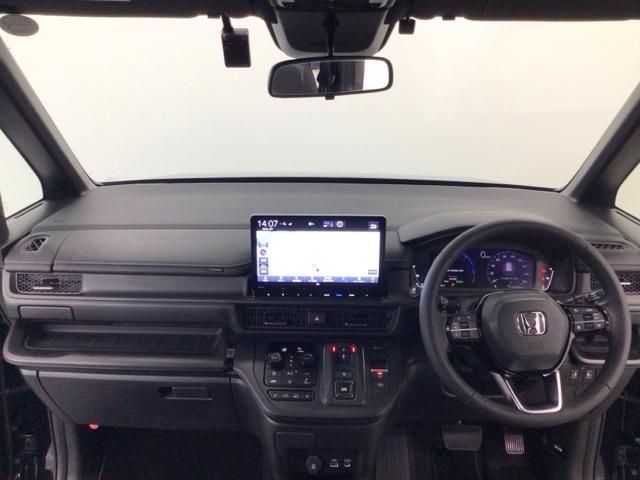 ステップワゴン ｅ：ＨＥＶスパーダ　ＬＥＤ・ホンダＣＯＮＮＥＣＴ・メモリナビ・ＤＶＤ・バックカメラ・純正ＡＷ・ＥＴＣ　１オーナー　マルチカメラ　デュアルエアコン　フルオートエアコン　ＥＳＣ　シートヒータ　オートライト　キーフリー　イモビ（16枚目）