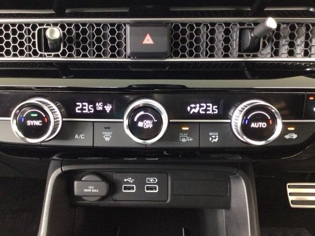 シビック ｅ：ＨＥＶ　ＬＥＤ・フルセグ・メモリナビ・バックカメラ・純正ＡＷ・ホンダＣＯＮＮＥＣＴ　盗難防止システム　クリアランスソナー　オートクルーズコントロール　地デジフルセグ　後カメラ　１オーナー車　ＵＳＢポート　禁煙（18枚目）
