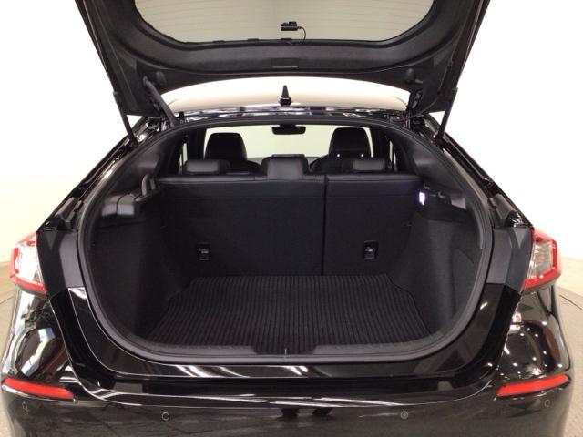 シビック ｅ：ＨＥＶ　ＬＥＤ・フルセグ・メモリナビ・バックカメラ・純正ＡＷ・ホンダＣＯＮＮＥＣＴ　盗難防止システム　クリアランスソナー　オートクルーズコントロール　地デジフルセグ　後カメラ　１オーナー車　ＵＳＢポート　禁煙（26枚目）