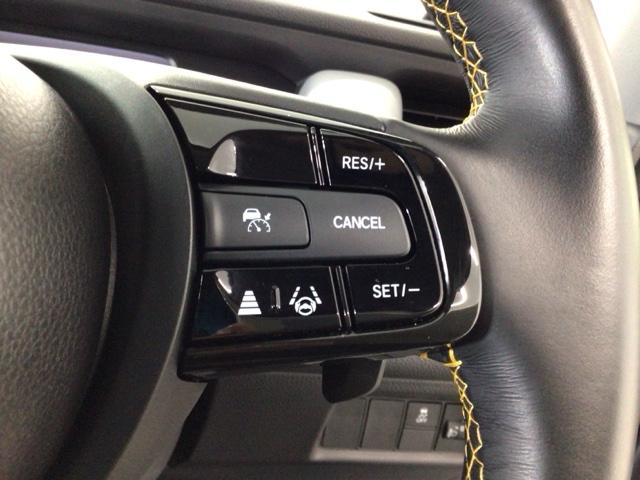 フィット ｅ：ＨＥＶＲＳ　デモカーＵＰ・ＬＥＤ・フルセグ・メモリナビ・純正ＡＷ・ホンダＣＯＮＮＥＣＴ　エアバッグ　ナビ＆ＴＶ　パワーウィンドウ　助手席エアバッグ　Ｄレコ　フルセグテレビ　ＬＥＤヘッドランプ　セキュリティアラーム（5枚目）