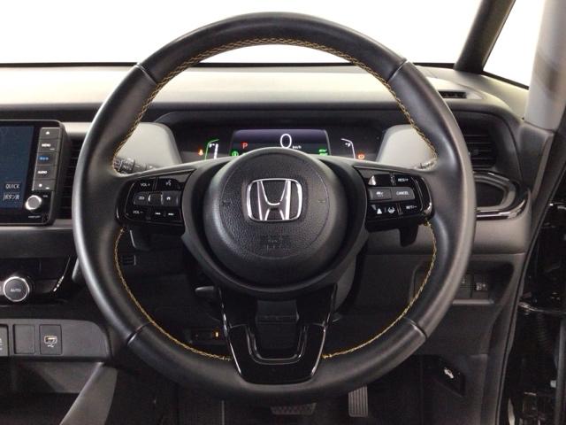 フィット ｅ：ＨＥＶＲＳ　デモカーＵＰ・ＬＥＤ・フルセグ・メモリナビ・純正ＡＷ・ホンダＣＯＮＮＥＣＴ　エアバッグ　ナビ＆ＴＶ　パワーウィンドウ　助手席エアバッグ　Ｄレコ　フルセグテレビ　ＬＥＤヘッドランプ　セキュリティアラーム（17枚目）