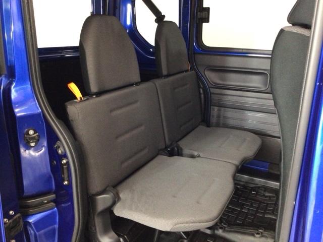 【後席】後席のお足元もとっても広いですよ♪ゆったり乗れます♪是非一度実際にご覧になってください！