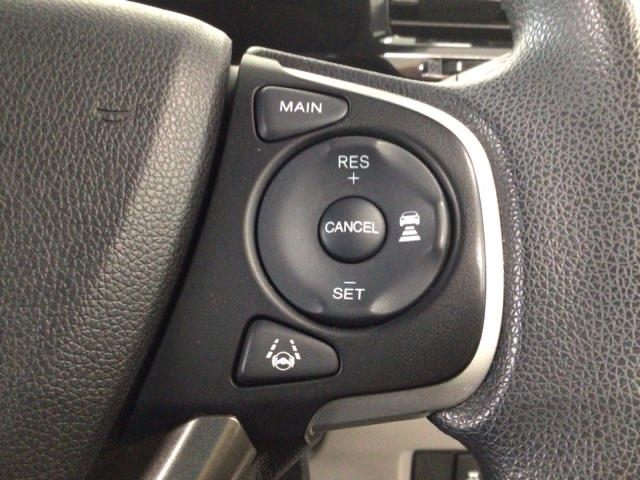 【アダプティブ・クルーズ・コントロール】予め設定した車速内でクルマが自動的に加減速。前走車との適切な車間距離を維持しながら追従走行し、高速道路でのドライバーの疲労を軽減してくれる嬉しい機能付♪