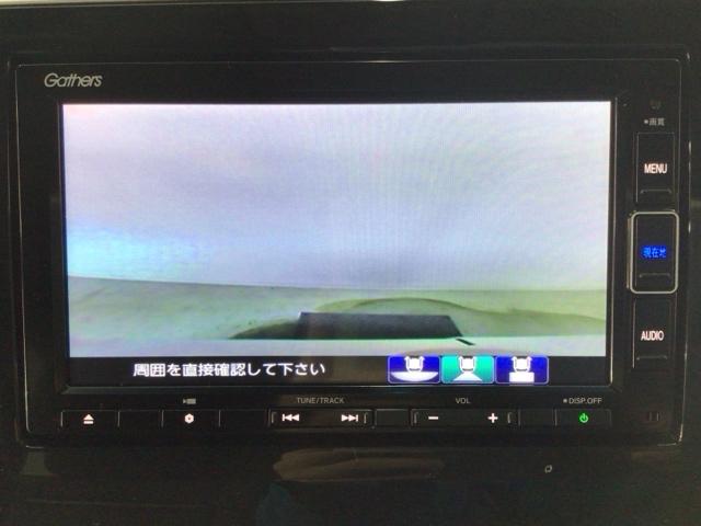 【バックカメラ】運転が苦手な方も車庫入れラクラクです！ギアをリバースに入れれば自動的に切り換わりますので、面倒な操作は不要です♪狭い駐車場もお車を傷つけず安心ですね！