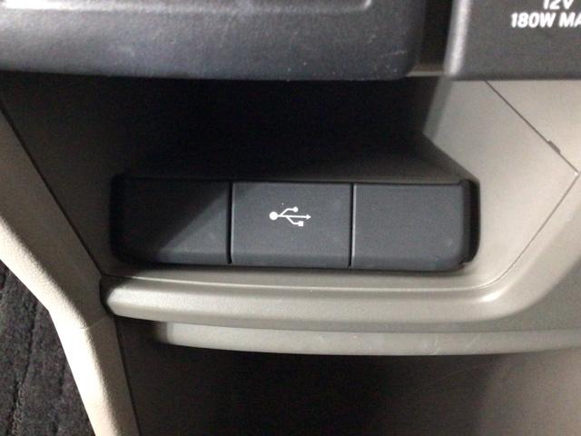 【ＵＳＢポート】ＵＳＢポートも装備されています♪スマートフォンのオーディオに連携も可能です。今や欠かせない装備の一つです！