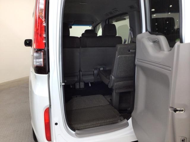 【わくわくゲート】タテはもちろんヨコにも開き、ちょっとした荷物を積む時にもとても便利♪人やペットの乗り降りもスムーズにできます♪