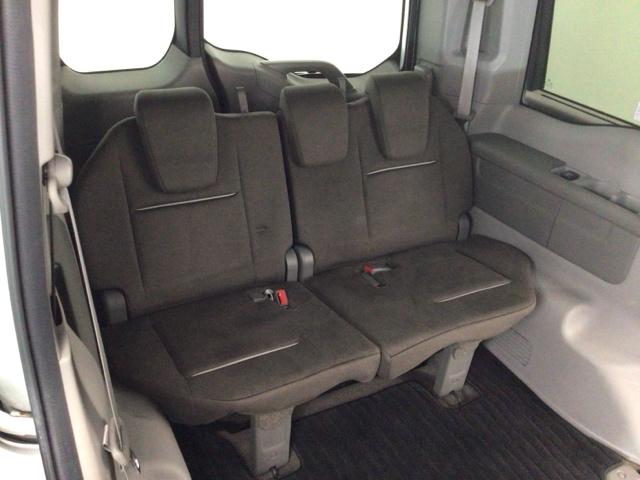 【３列目シート】３列目シートもゆったりとお座りいただける広さがあります！床下格納式ですので、お使いにならない時は荷室として活躍します！