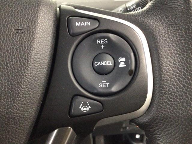 【アダプティブ・クルーズ・コントロール】予め設定した車速内でクルマが自動的に加減速。前走車との適切な車間距離を維持しながら追従走行し、高速道路でのドライバーの疲労を軽減してくれる嬉しい機能付♪