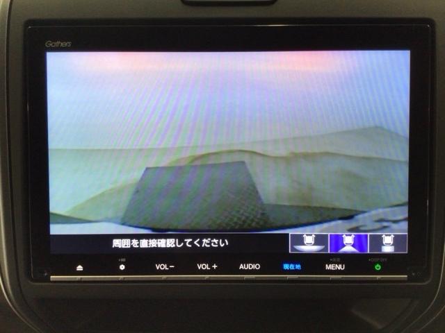 【バックカメラ】運転が苦手な方も車庫入れラクラクです！ギアをリバースに入れれば自動的に切り換わりますので、面倒な操作は不要です♪狭い駐車場もお車を傷つけず安心ですね！