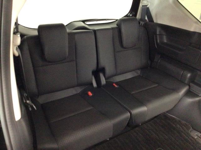 【３列目シート】しっかりした厚みの有るシートになりますので長い時間のドライブでも安心してお乗り頂けます♪