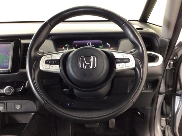 フィット e:HEVホーム LED・フルセグ・メモリナビ・バックカメラ・ホンダCONNECT・ETC 前後誤発進抑制機能 クリソナ 助手席エアバッグ 運転席エアバッグ アイドリングストップ LEDライト USB接続 ABS(17枚目)