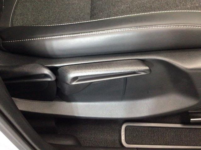 フィット e:HEVホーム LED・フルセグ・メモリナビ・バックカメラ・ホンダCONNECT・ETC 前後誤発進抑制機能 クリソナ 助手席エアバッグ 運転席エアバッグ アイドリングストップ LEDライト USB接続 ABS(26枚目)