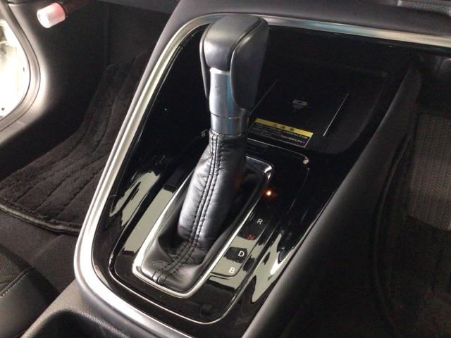 ヴェゼル ｅ：ＨＥＶＺ　ＬＥＤ・フルセグ・メモリナビ・電動リアゲート・純正ＡＷ・シートヒーター・ＥＴＣ　衝突回避支援ブレーキ機能　１オナ　スマキ　Ｐトランク　フルオートエアコン　エアバッグ　両席エアバック　Ｒカメ　ソナー（20枚目）