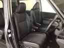 【前席】体を包み込むような形状でホールド感のあるフロントシート。しっかりと支えてくれるので長時間の運転を快適にサポートしてくれます。もちろん足元もゆったりしてますのでおくつろぎいただけます♪