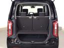 床を低くし、二段ラックモードの荷室です。備え付けのボードを起こせば、フロアが低くなり重い荷物なども載せやすくなります。とっても使い勝手良好♪タップリ積んで、楽しいお出かけを♪