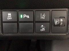 ホンダが推し進める総合先進安全装備のセンシング搭載！　衝突や斜線はみだしなどの危険が予測される時、センサーが警告。ヒューマンエラーを高度先進技術が補完してくれます。 7