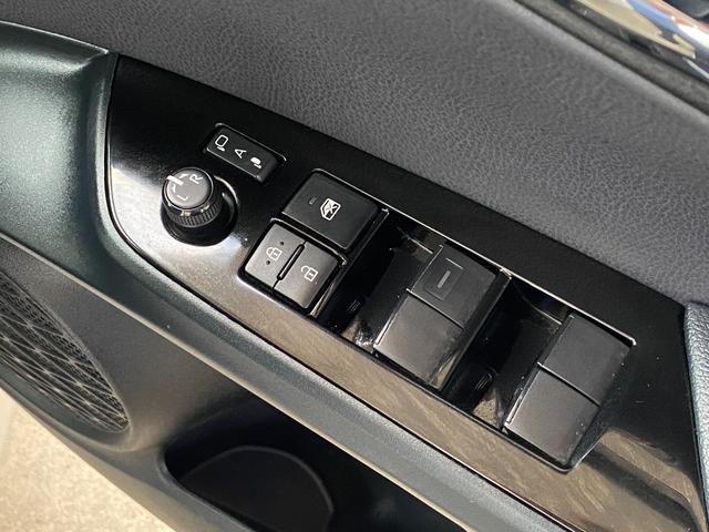 プリウス ＳセーフティプラスＩＩ　ワンオーナー　ユーザー買取車　プッシュスタート　スマートキー２個　純正ＳＤナビ　テレビ　ブルートゥース　バックカメラ　ブラインドスポット　ＲＣＴＡ　ドラレコ　ステアリングスイッチ　１００Ｖ電源（38枚目）