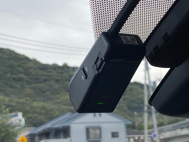 プリウス ＳセーフティプラスＩＩ　ワンオーナー　ユーザー買取車　プッシュスタート　スマートキー２個　純正ＳＤナビ　テレビ　ブルートゥース　バックカメラ　ブラインドスポット　ＲＣＴＡ　ドラレコ　ステアリングスイッチ　１００Ｖ電源（47枚目）
