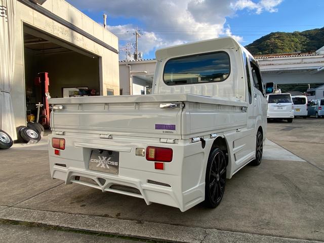 ハイゼットトラック ジャンボ ワンオーナー ユーザー買取車 翔プロデュースエアロ 荷台トノカバー リアルーフウイング キーレス LEDライト フロントフォグ パワステ パワーウィンドウ フロアオートマ マット バイザー 禁煙車(3枚目)